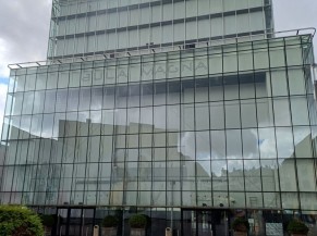 Façade de l'Aula Magna: entrée pour le spectacle