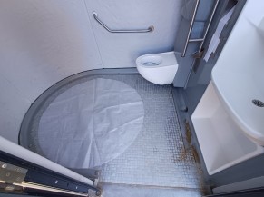 WC PMR au niveau du parking