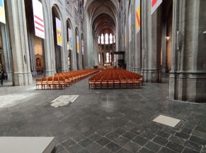 Binnen de collegiale kerk