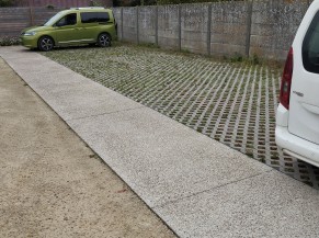 Parking à l'arrière de l'hôtel