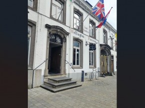 Marches d'entrée du musée