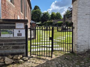 Right-hand alley of the cemetery