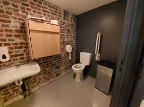 Toilette PMR - à proximité de la salle des arches