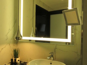 lavabo chambre classique, miroir led eblouissant