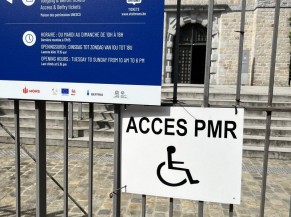 Entrée PMR par le Beffroi