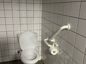 Toilette PMR non conforme (nouvelle aile)