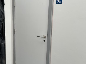 Binnentoiletdeur (aangepast toilet)