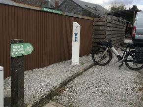 Bornes de recharge pour vélos électrique à l'arrivée (Momignies)