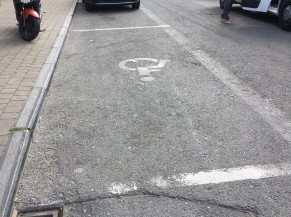 Emplacement parking réservé Rue des Urselines