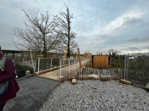 Passerelle directement accessible depuis la route qui vous conduit au cœur de l'aquascope