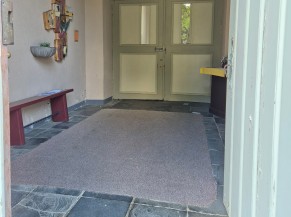 SAS church entrance